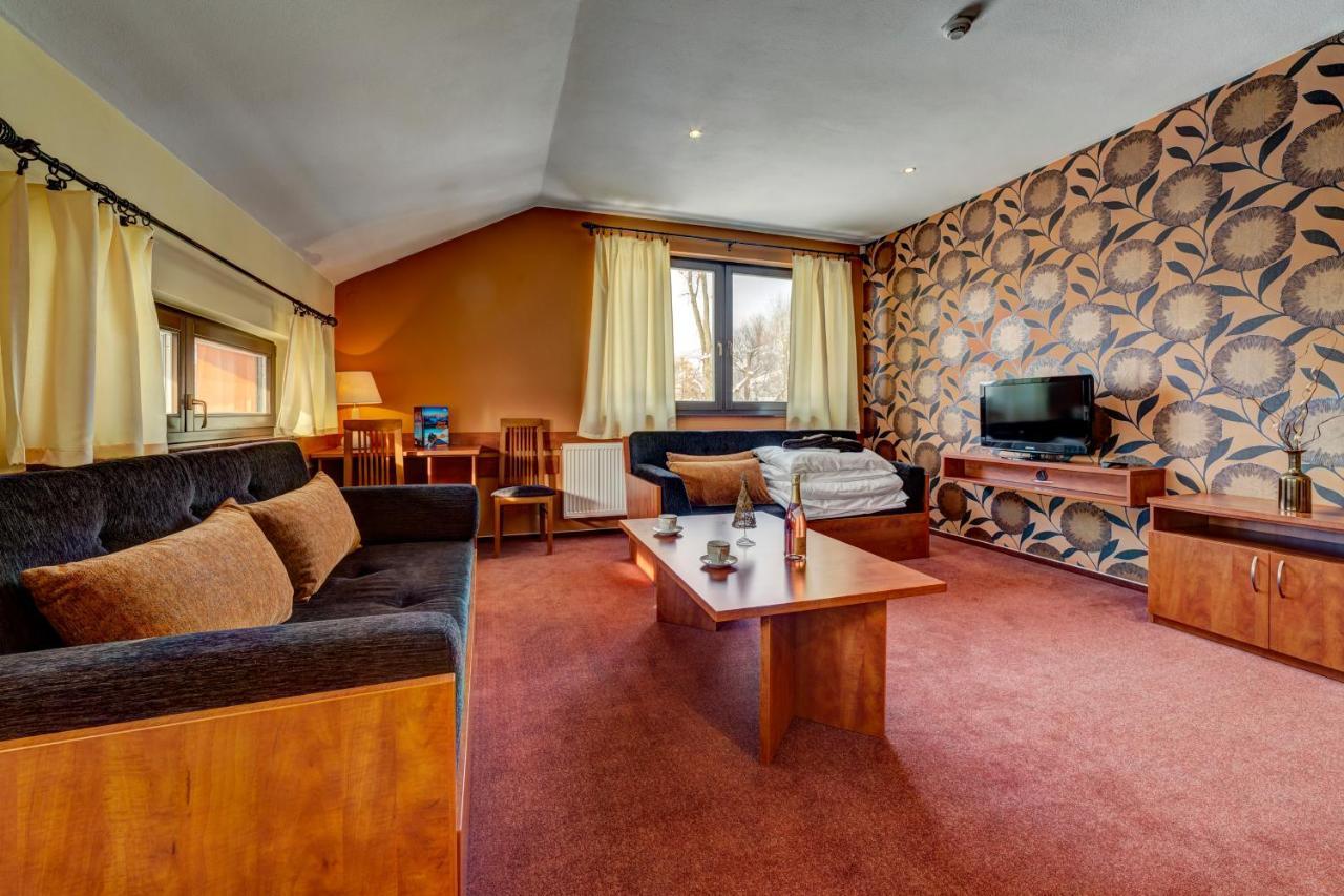 Apartmanovy Dom Slniecko จิอาร์ ภายนอก รูปภาพ