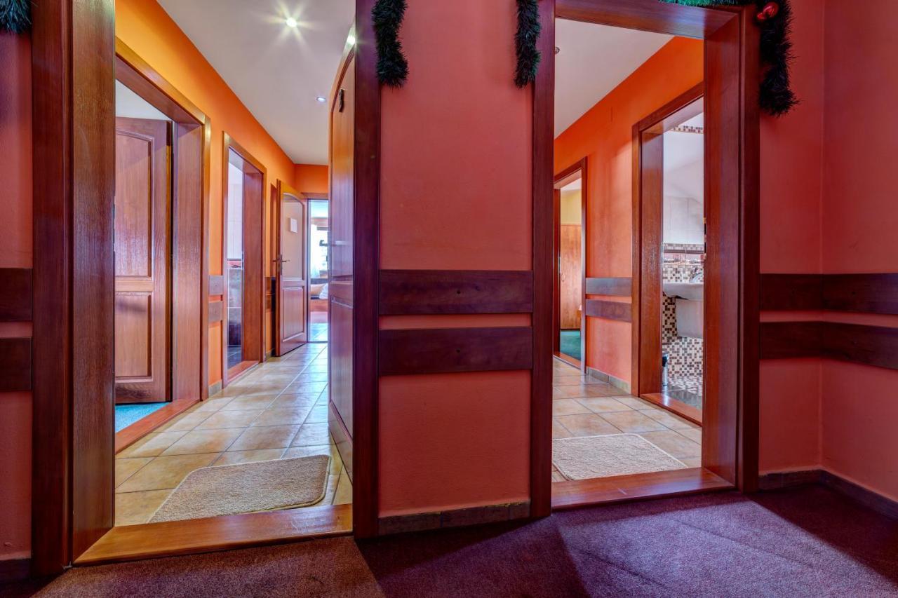 Apartmanovy Dom Slniecko จิอาร์ ภายนอก รูปภาพ