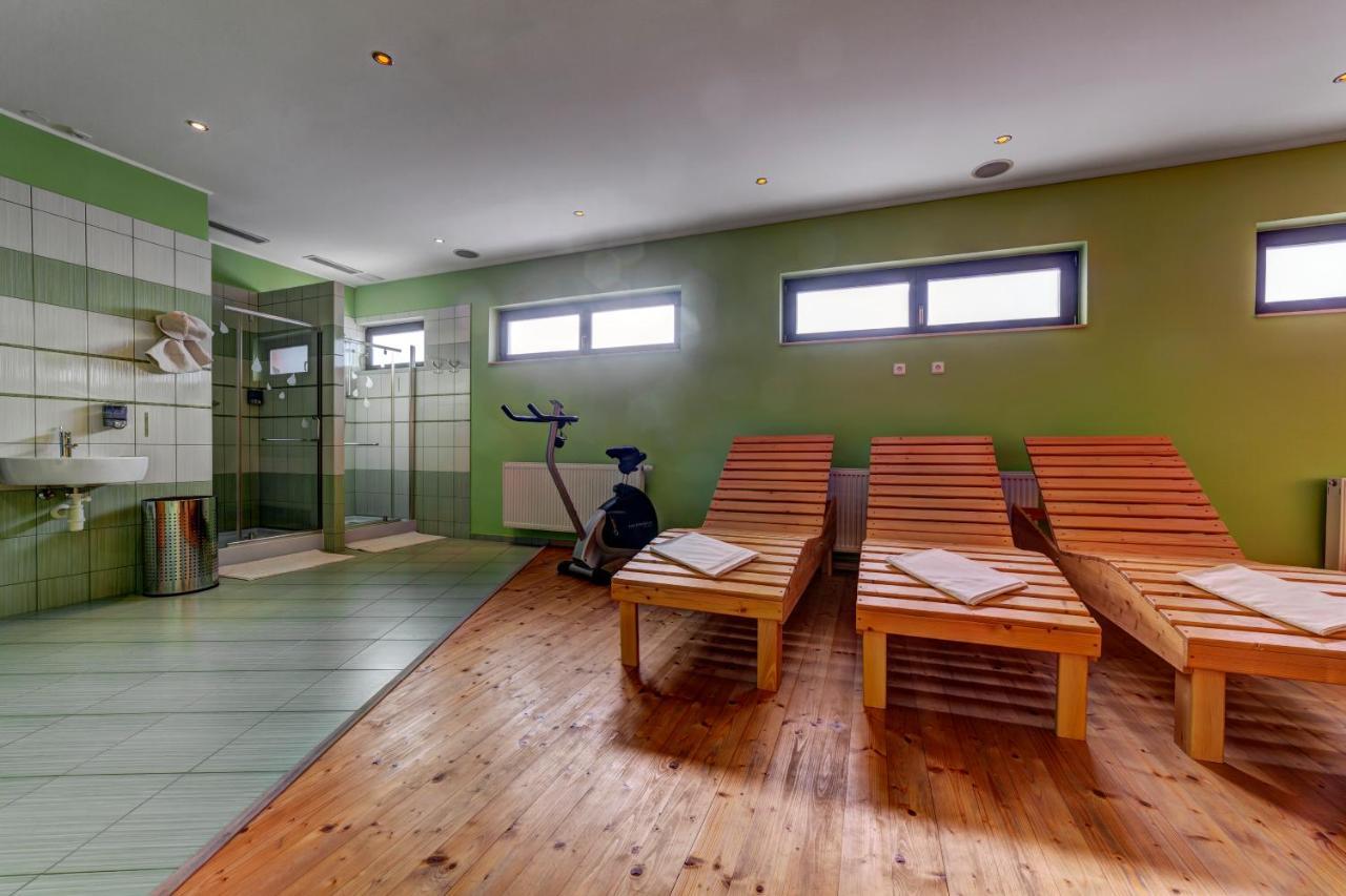 Apartmanovy Dom Slniecko จิอาร์ ภายนอก รูปภาพ