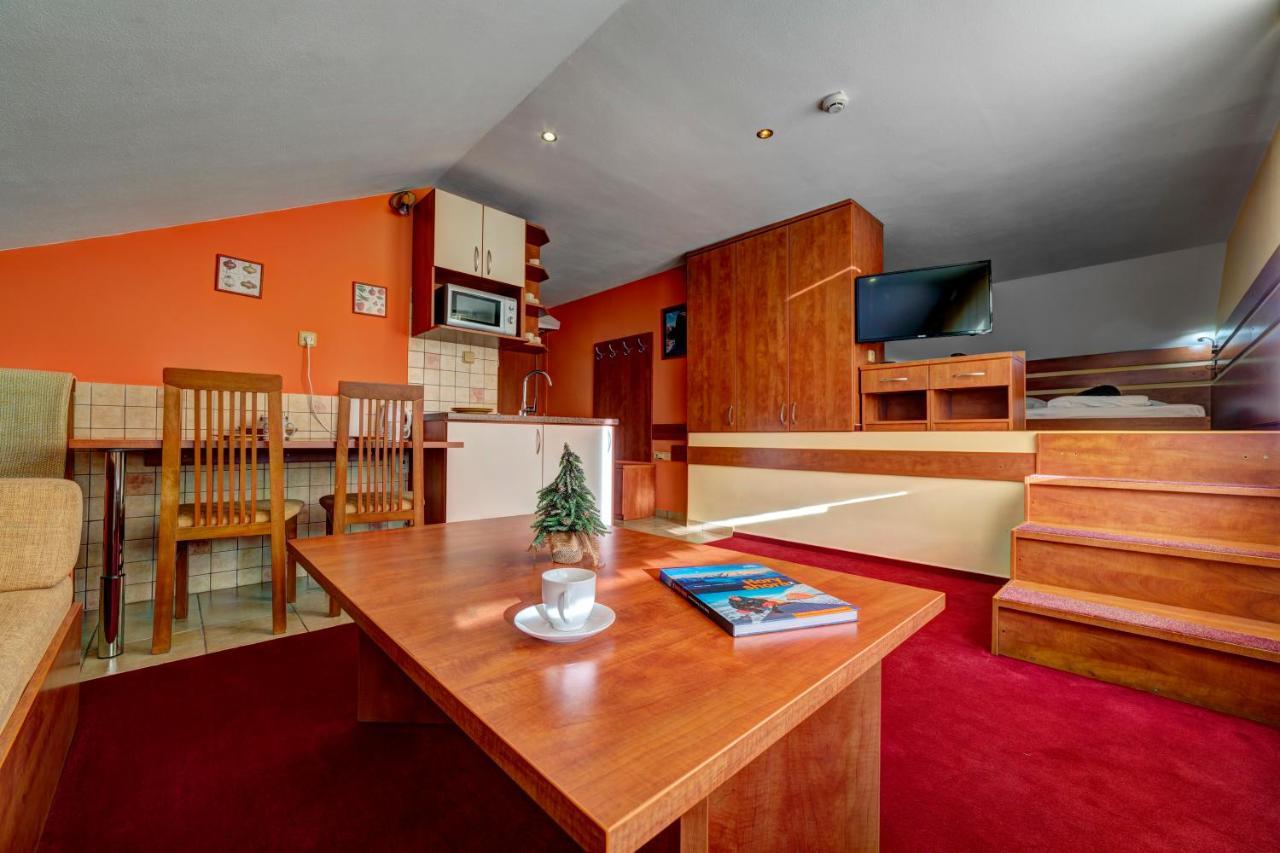Apartmanovy Dom Slniecko จิอาร์ ภายนอก รูปภาพ
