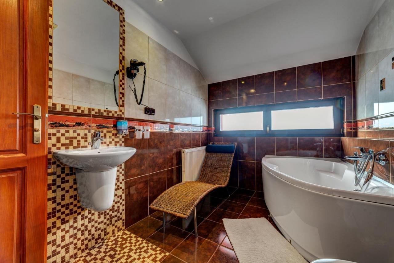 Apartmanovy Dom Slniecko จิอาร์ ภายนอก รูปภาพ