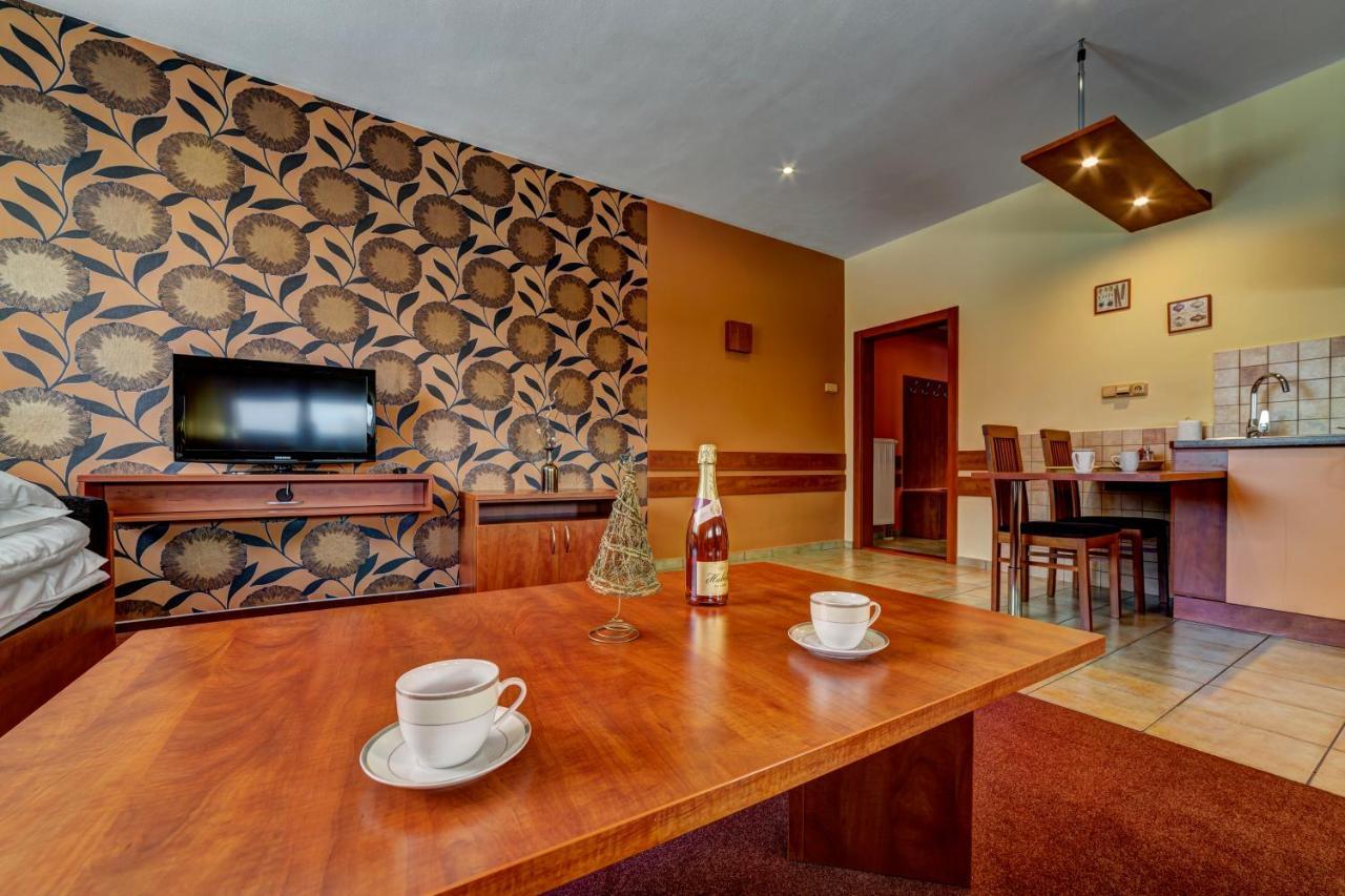Apartmanovy Dom Slniecko จิอาร์ ภายนอก รูปภาพ