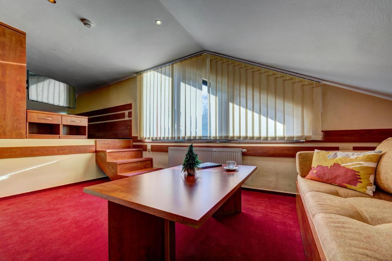 Apartmanovy Dom Slniecko จิอาร์ ภายนอก รูปภาพ