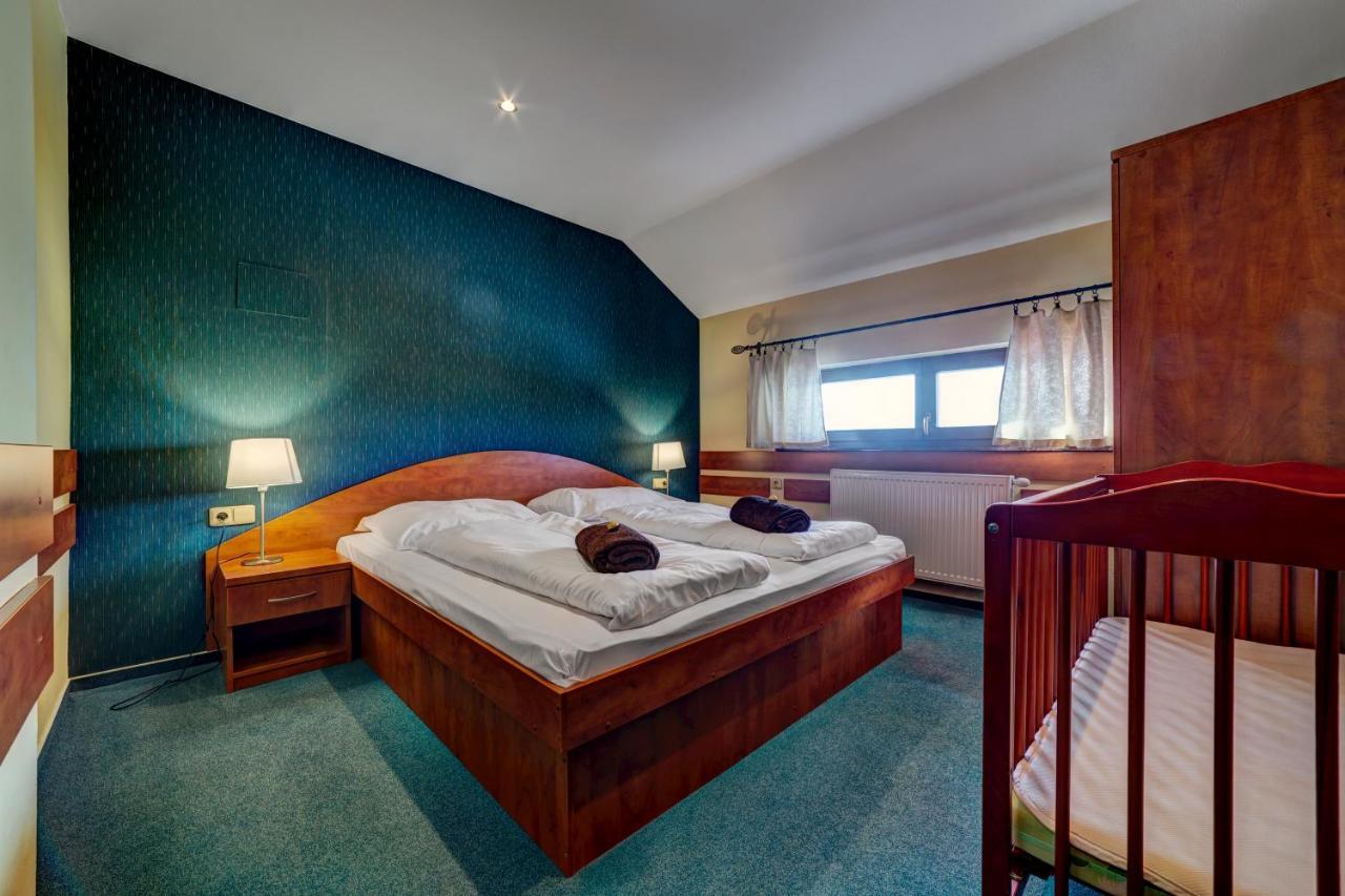 Apartmanovy Dom Slniecko จิอาร์ ภายนอก รูปภาพ
