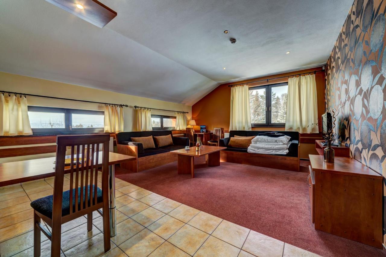 Apartmanovy Dom Slniecko จิอาร์ ภายนอก รูปภาพ