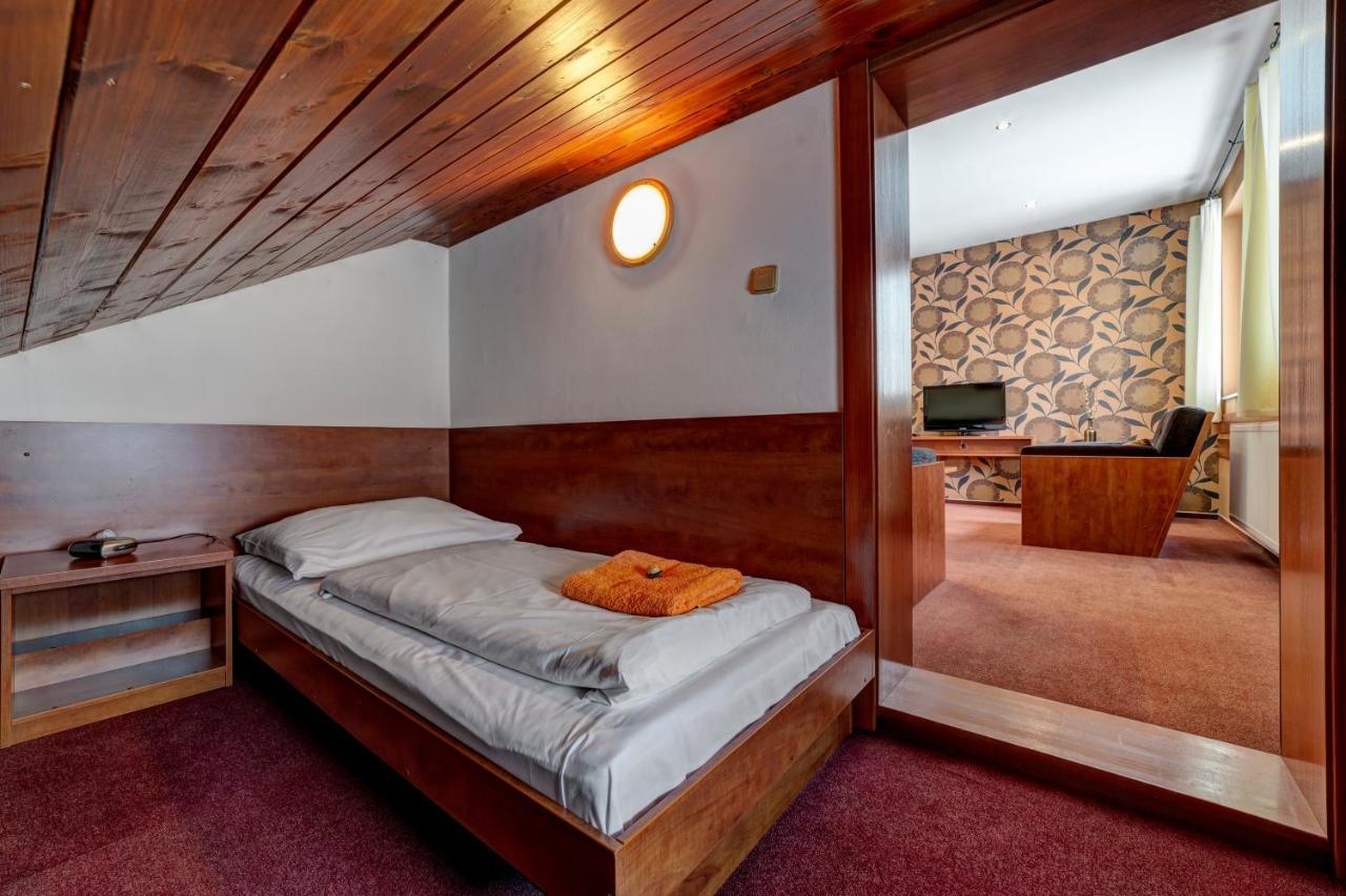 Apartmanovy Dom Slniecko จิอาร์ ภายนอก รูปภาพ