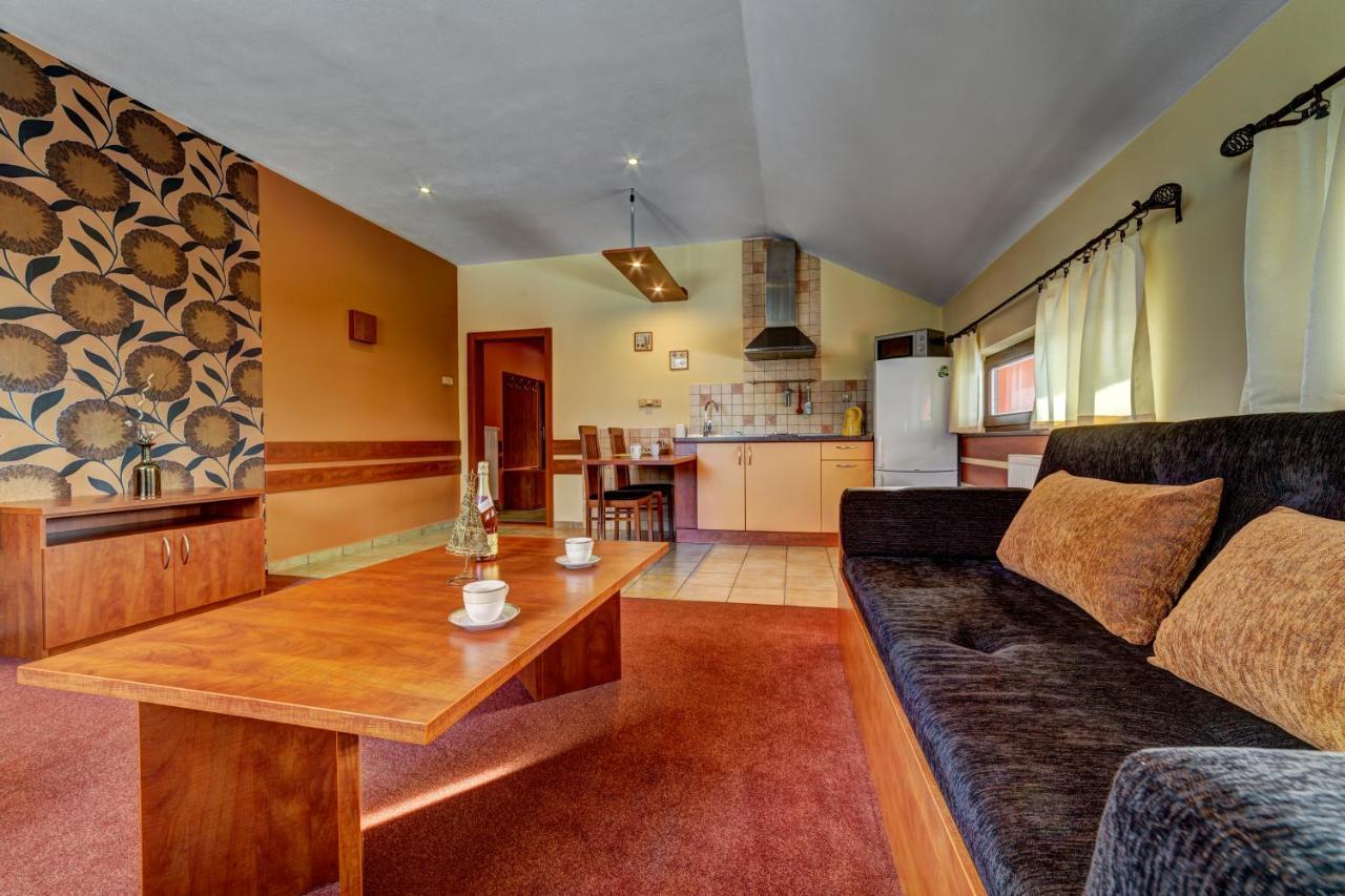 Apartmanovy Dom Slniecko จิอาร์ ภายนอก รูปภาพ