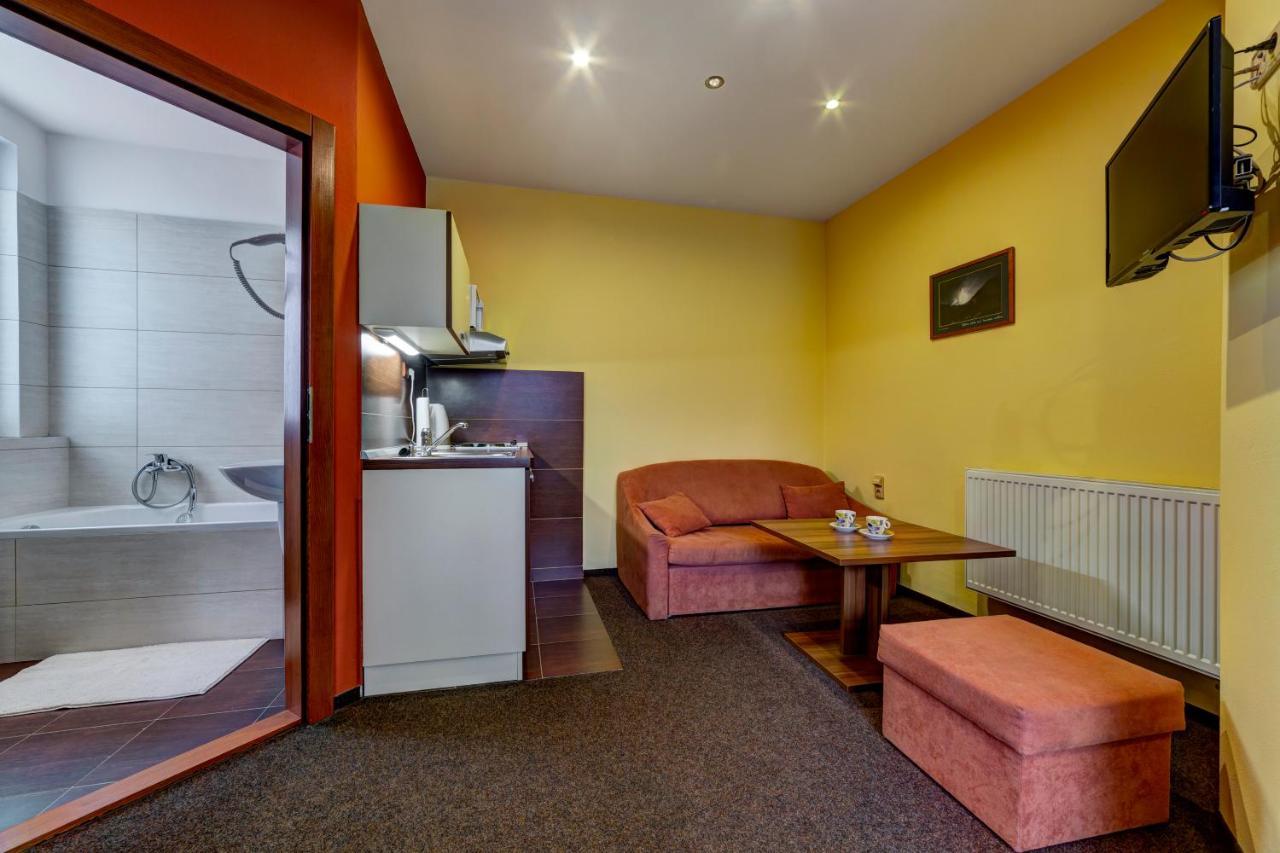 Apartmanovy Dom Slniecko จิอาร์ ภายนอก รูปภาพ