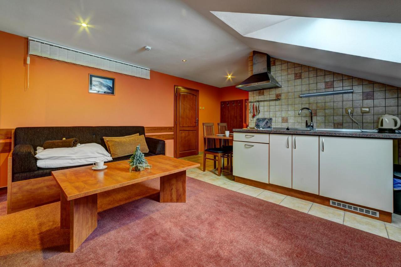 Apartmanovy Dom Slniecko จิอาร์ ภายนอก รูปภาพ